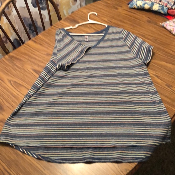 LuLaRoe Christy Tee - Picture 1 of 3